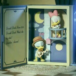 POP MART Disney Classic Fairy Tales - Donald Duck - Mini Book Character Scene